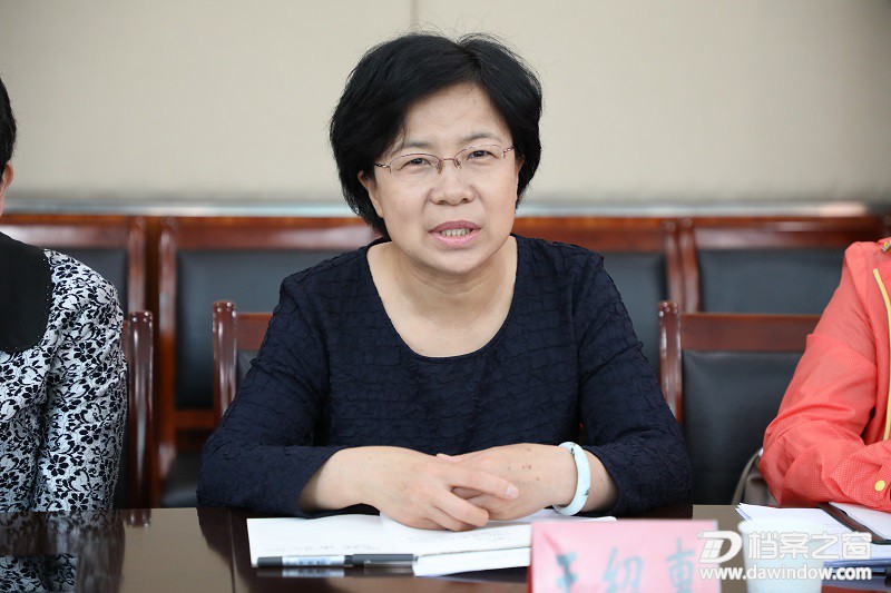 2天津市档案馆（地方志办）  规划部主任王绍惠发言（潘广胜摄）.JPG
